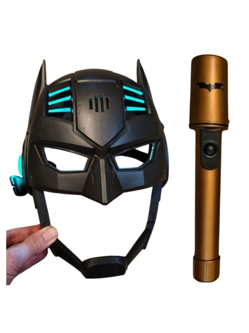 Batman Armor-Up Mask Lights Phrases Sounds & Bat Signal Flashlight Dress Up